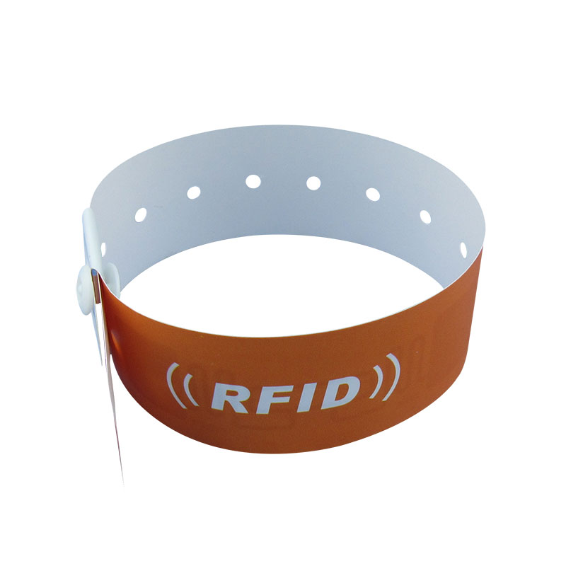 Quelle est la différence entre les bracelets RFID et les bracelets d'identification ?